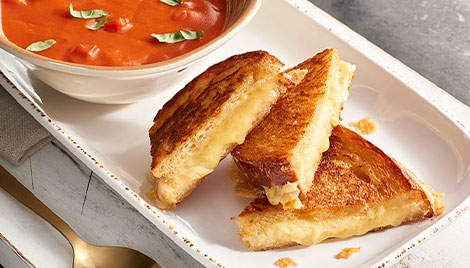 Dinner Platters with grilled cheese on it